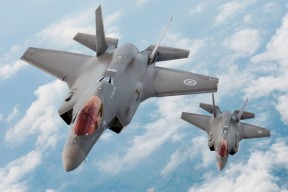 华体会登录-从铁卫到统帅，斯通斯在国家德比之夜重新定义自己