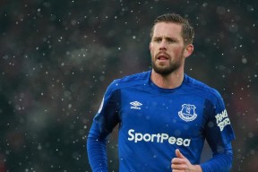 华体会官网-剑指传奇，布克40+里程碑之夜，如何将年度焦点之战刻上个人徽记？