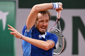 华体会hth-欧洲网球队险胜意大利网球队，梅德韦杰夫送出助攻的简单介绍