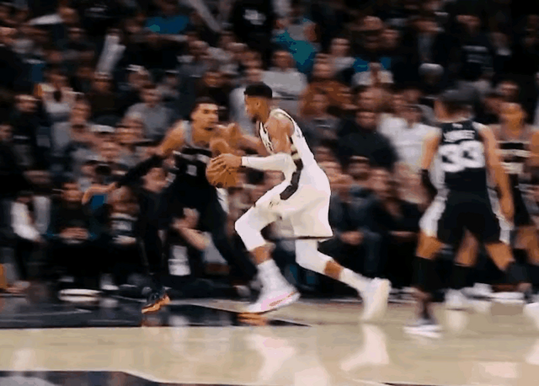 华体会登录-雄鹿擒马刺，字母哥霸气砍下分的简单介绍  第1张